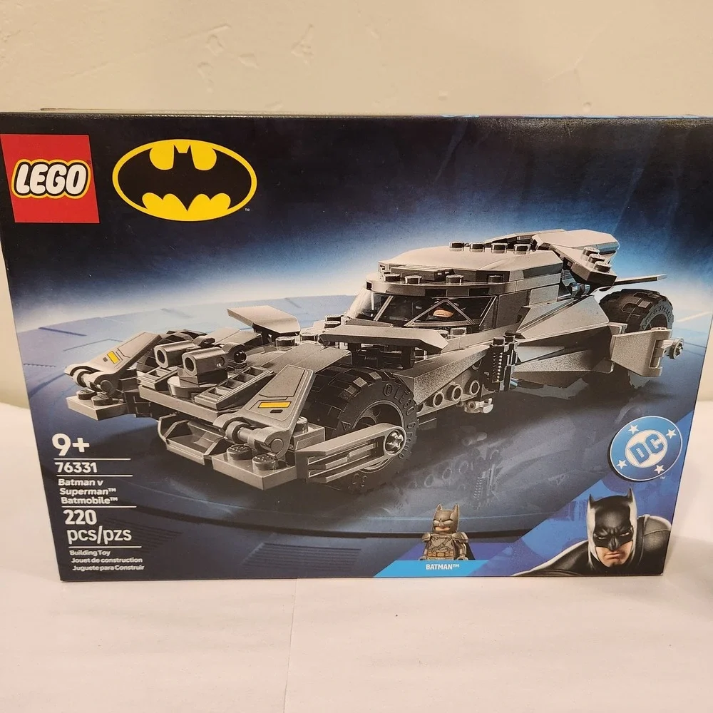 LEGO Lot Of 2 DC 76331 Batman v Superman Batmobile Lego Batman Bat-suit Weapons